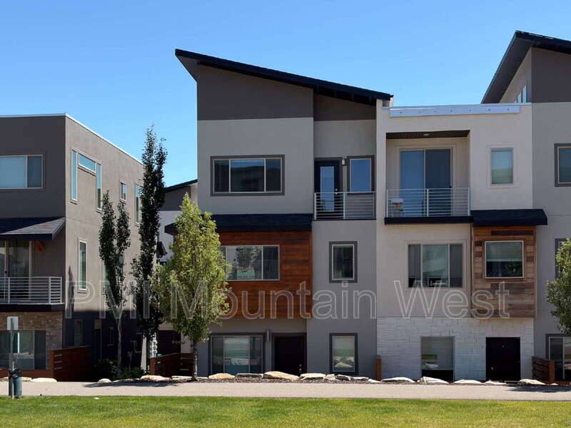 Townhouse for rent at 506 W 2200 N, Layton, UT 84041