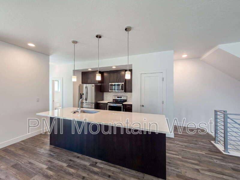 Townhouse for rent at 506 W 2200 N, Layton, UT 84041
