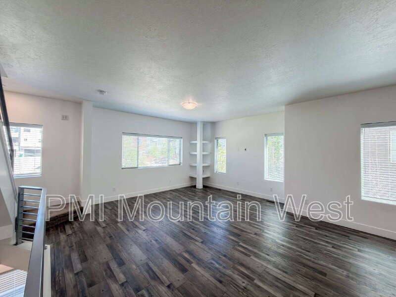 Townhouse for rent at 506 W 2200 N, Layton, UT 84041