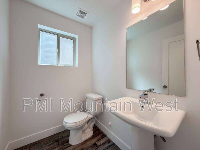 Townhouse for rent at 506 W 2200 N, Layton, UT 84041