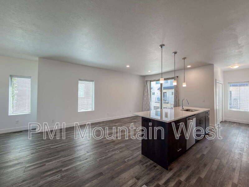 Townhouse for rent at 506 W 2200 N, Layton, UT 84041