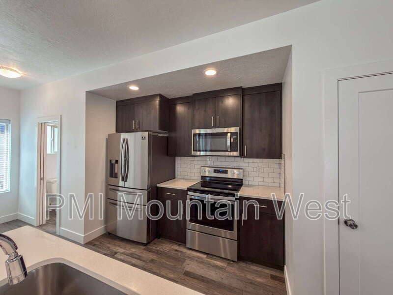 Townhouse for rent at 506 W 2200 N, Layton, UT 84041