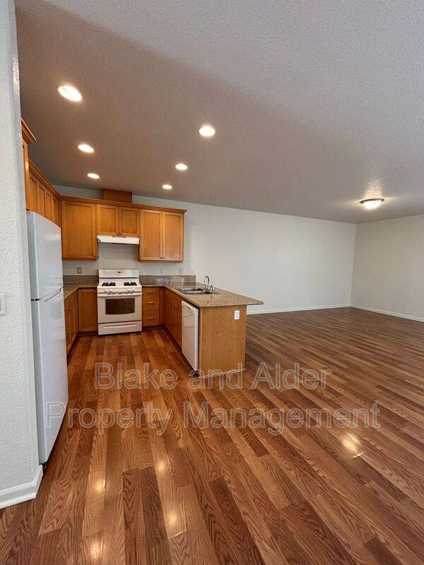 Townhouse for rent at 345 Norway St NE, Salem, OR 97301