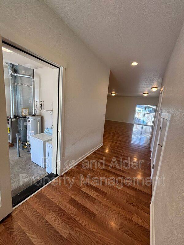 Townhouse for rent at 345 Norway St NE, Salem, OR 97301