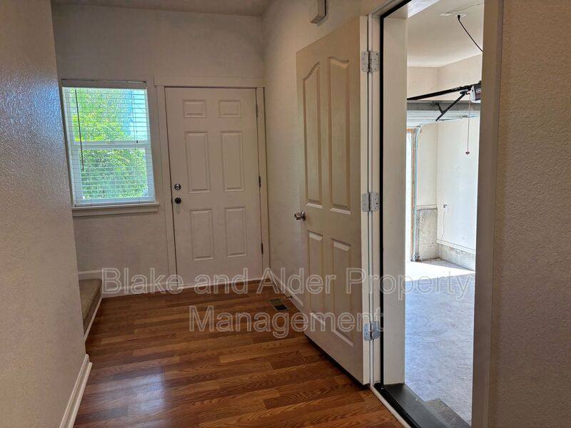 Townhouse for rent at 345 Norway St NE, Salem, OR 97301