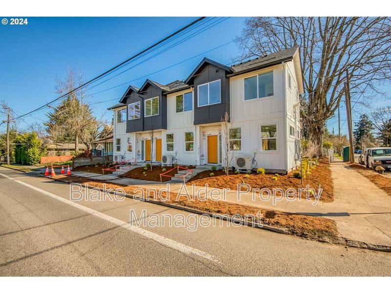 Townhouse for rent at 5221 SE Boise St, Portland, OR 97206