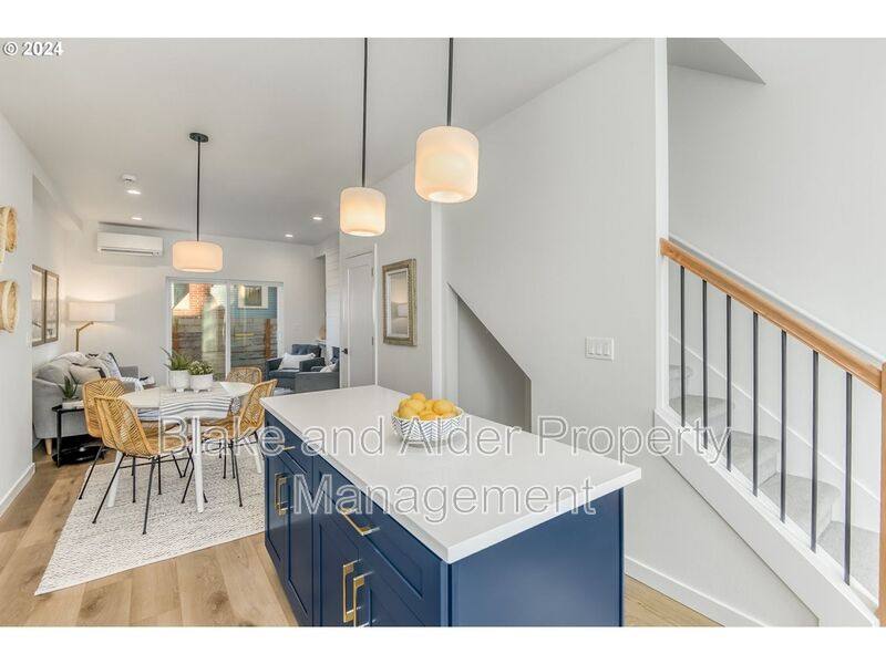Townhouse for rent at 5221 SE Boise St, Portland, OR 97206