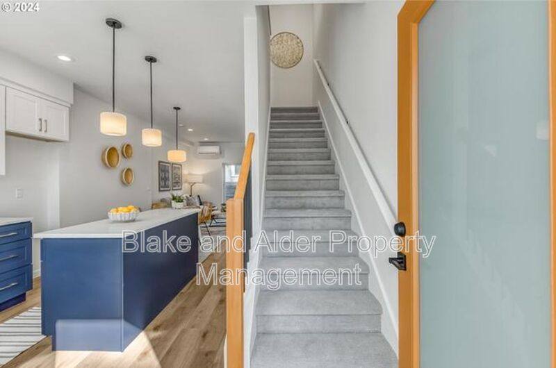 Townhouse for rent at 5221 SE Boise St, Portland, OR 97206