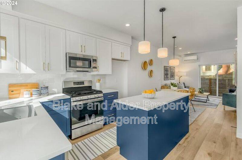 Townhouse for rent at 5221 SE Boise St, Portland, OR 97206
