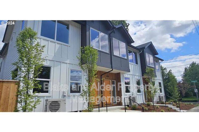 Townhouse for rent at 5221 SE Boise St, Portland, OR 97206