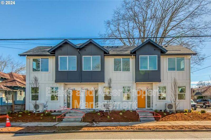 Townhouse for rent at 5221 SE Boise St, Portland, OR 97206