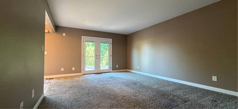 Townhouse for rent at 1060 SE Miller Ave, Dallas, OR 97338