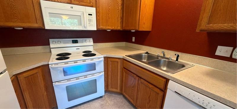 Townhouse for rent at 1060 SE Miller Ave, Dallas, OR 97338