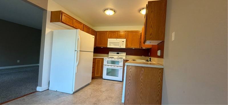 Townhouse for rent at 1060 SE Miller Ave, Dallas, OR 97338
