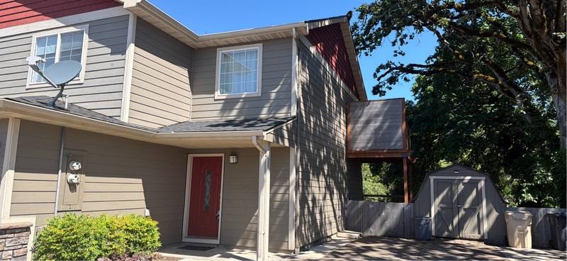 Townhouse for rent at 1060 SE Miller Ave, Dallas, OR 97338