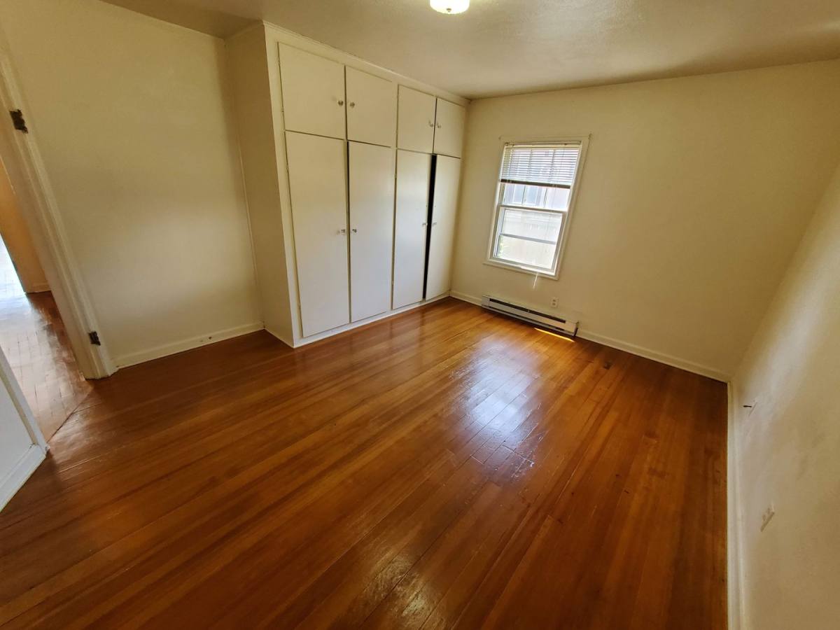 Apartment for rent at 465 & 473 E, Eugene, OR 97401