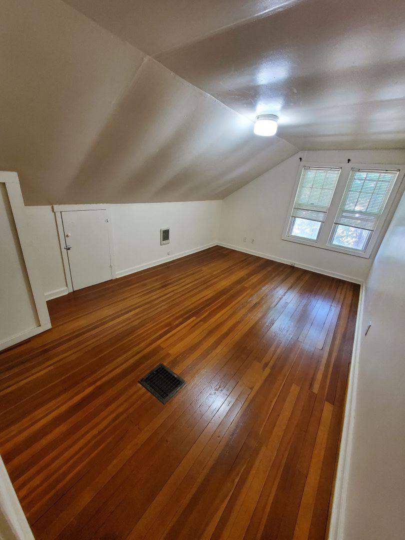 Apartment for rent at 465 & 473 E, Eugene, OR 97401