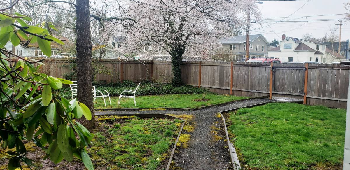 Apartment for rent at 465 & 473 E, Eugene, OR 97401