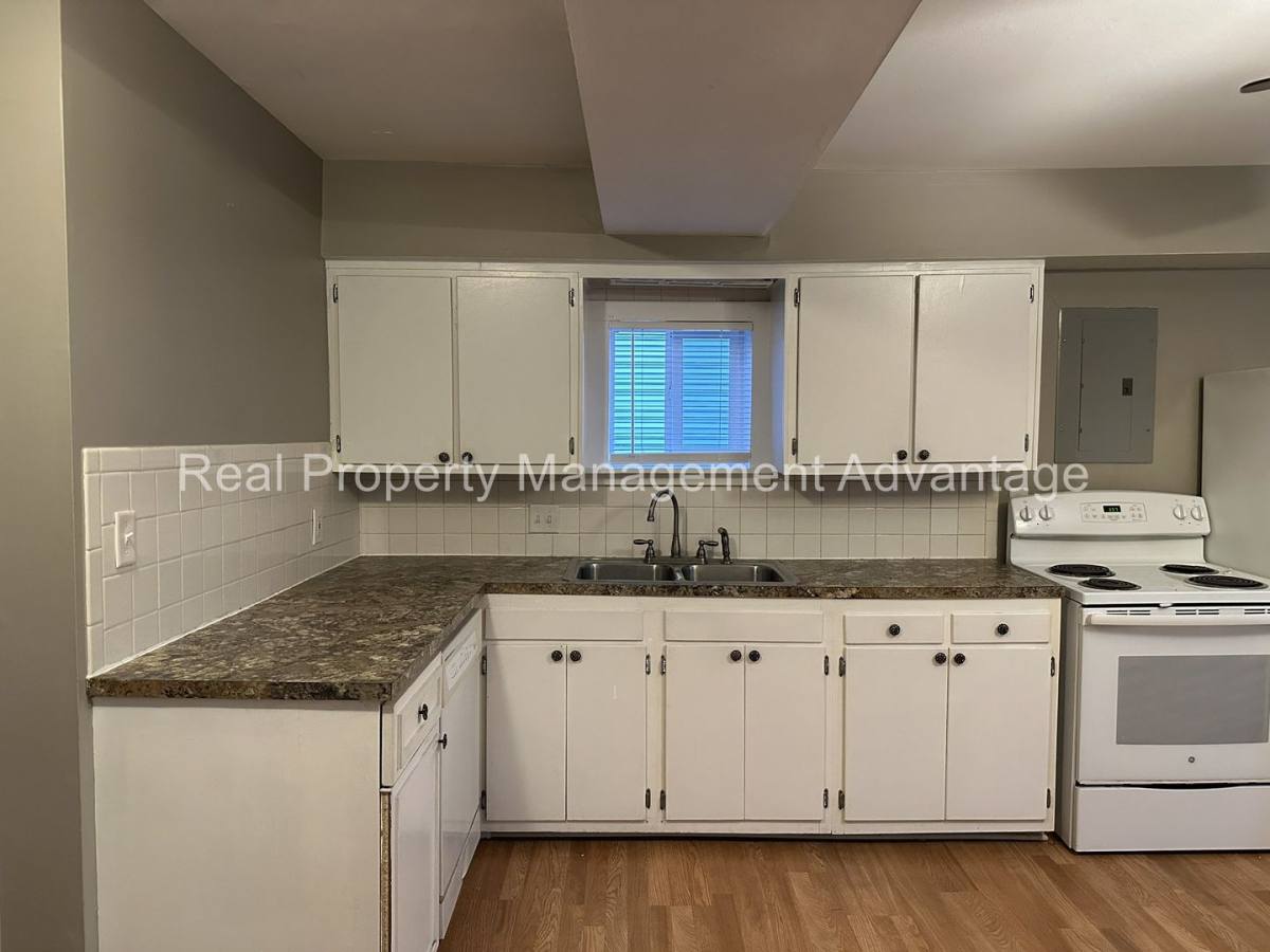 House for rent at 23511 Wellington Ave, Warren, MI 48089
