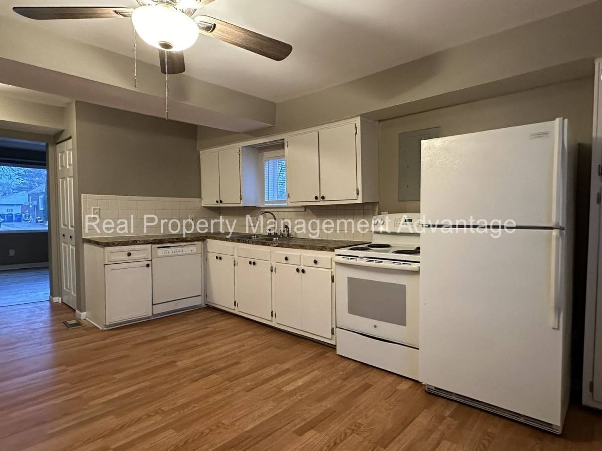 House for rent at 23511 Wellington Ave, Warren, MI 48089