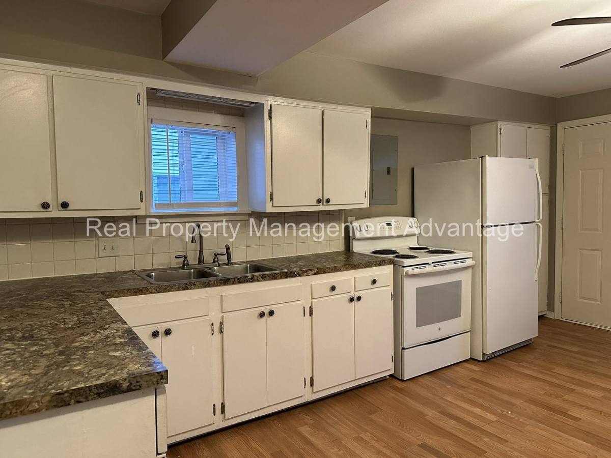 House for rent at 23511 Wellington Ave, Warren, MI 48089