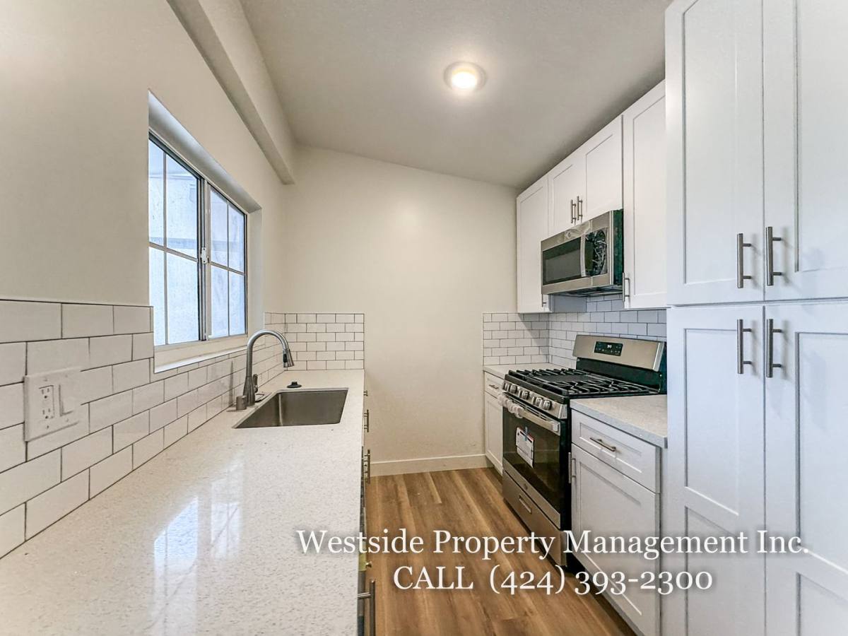 Townhouse for rent at 3630 Midvale Ave, Los Angeles, CA 90034