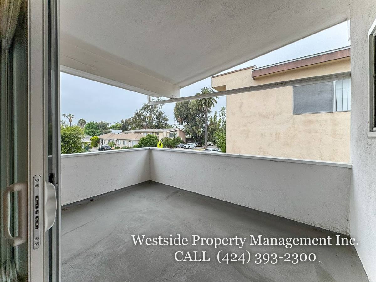Townhouse for rent at 3630 Midvale Ave, Los Angeles, CA 90034