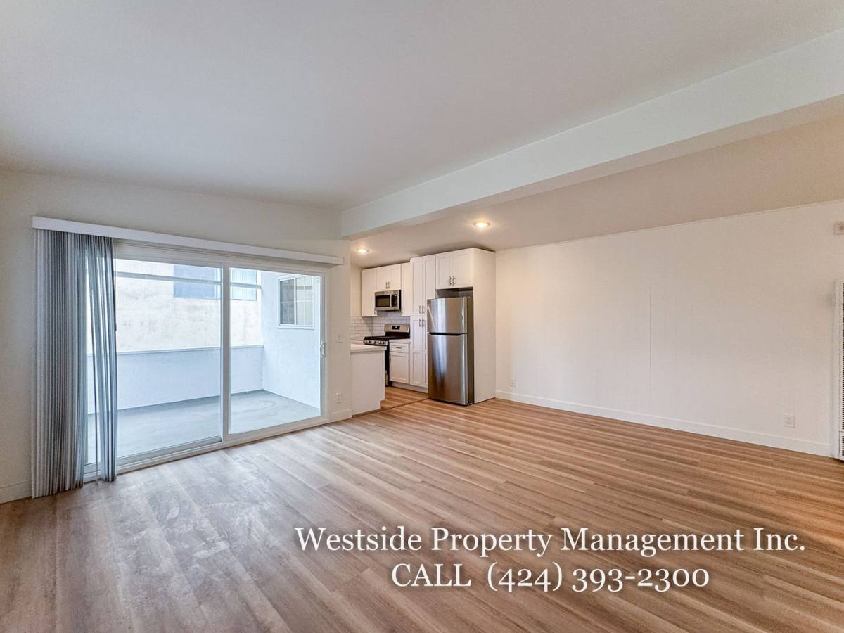Townhouse for rent at 3630 Midvale Ave, Los Angeles, CA 90034
