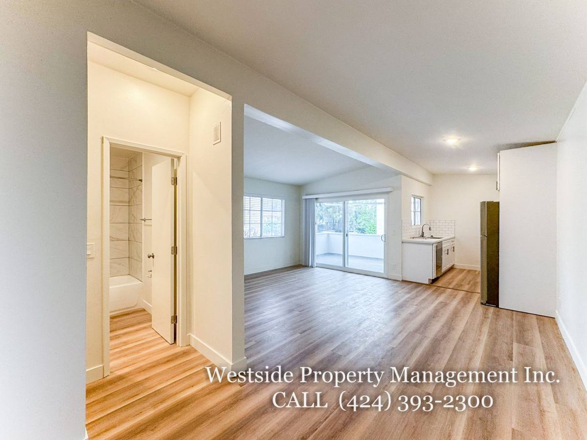 Townhouse for rent at 3630 Midvale Ave, Los Angeles, CA 90034