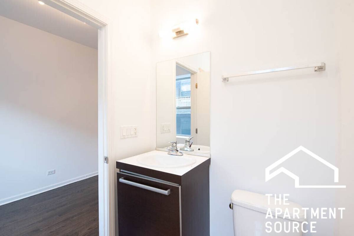 Apartment for rent at 5054 N Winthrop Ave, Chicago, IL 60640