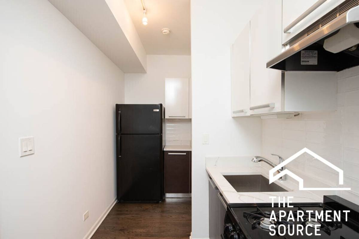Apartment for rent at 5054 N Winthrop Ave, Chicago, IL 60640