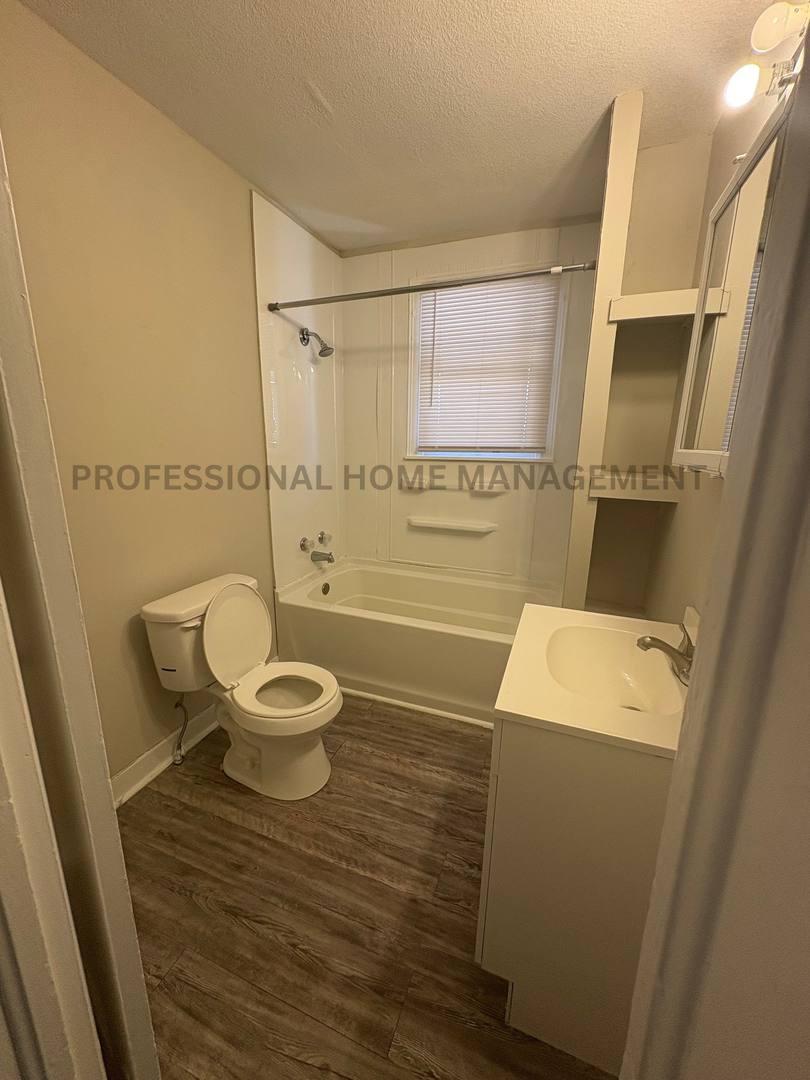 House for rent at 207 Old Mill Rd, Newton, KS 67114