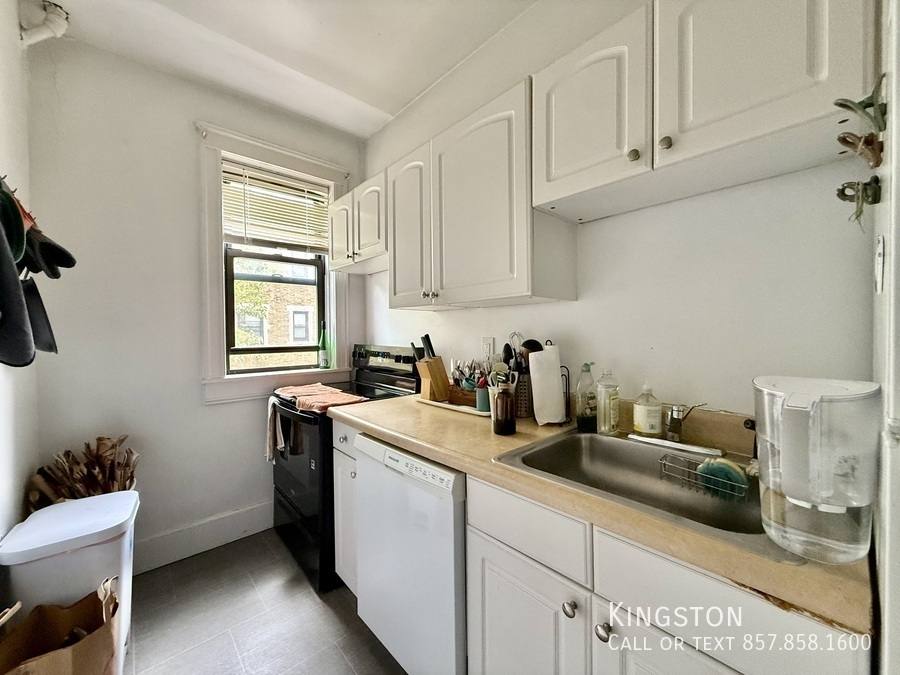 Apartment for rent at 124 Babcock St, Brookline, MA 02446