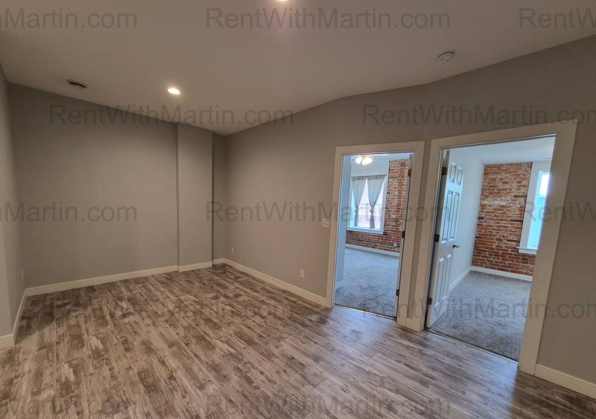 Apartment for rent at 16 S Frederick, Oelwein, IA 50662