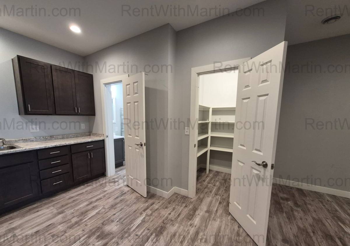 Apartment for rent at 16 S Frederick, Oelwein, IA 50662