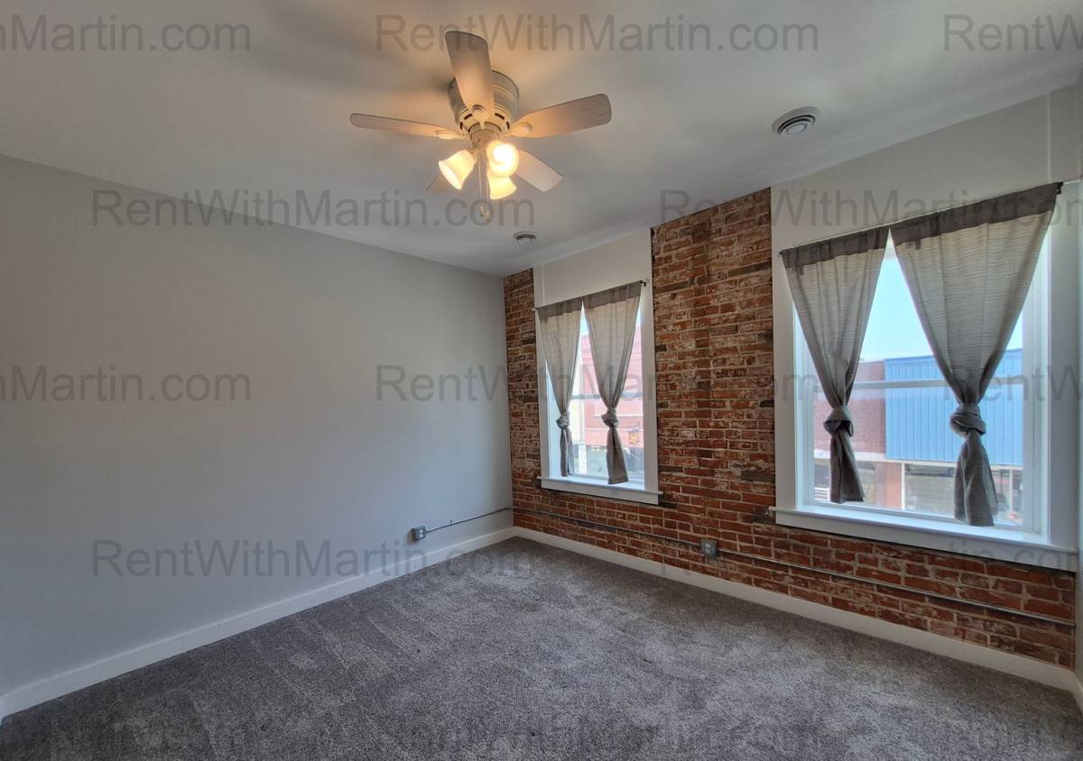 Apartment for rent at 16 S Frederick, Oelwein, IA 50662