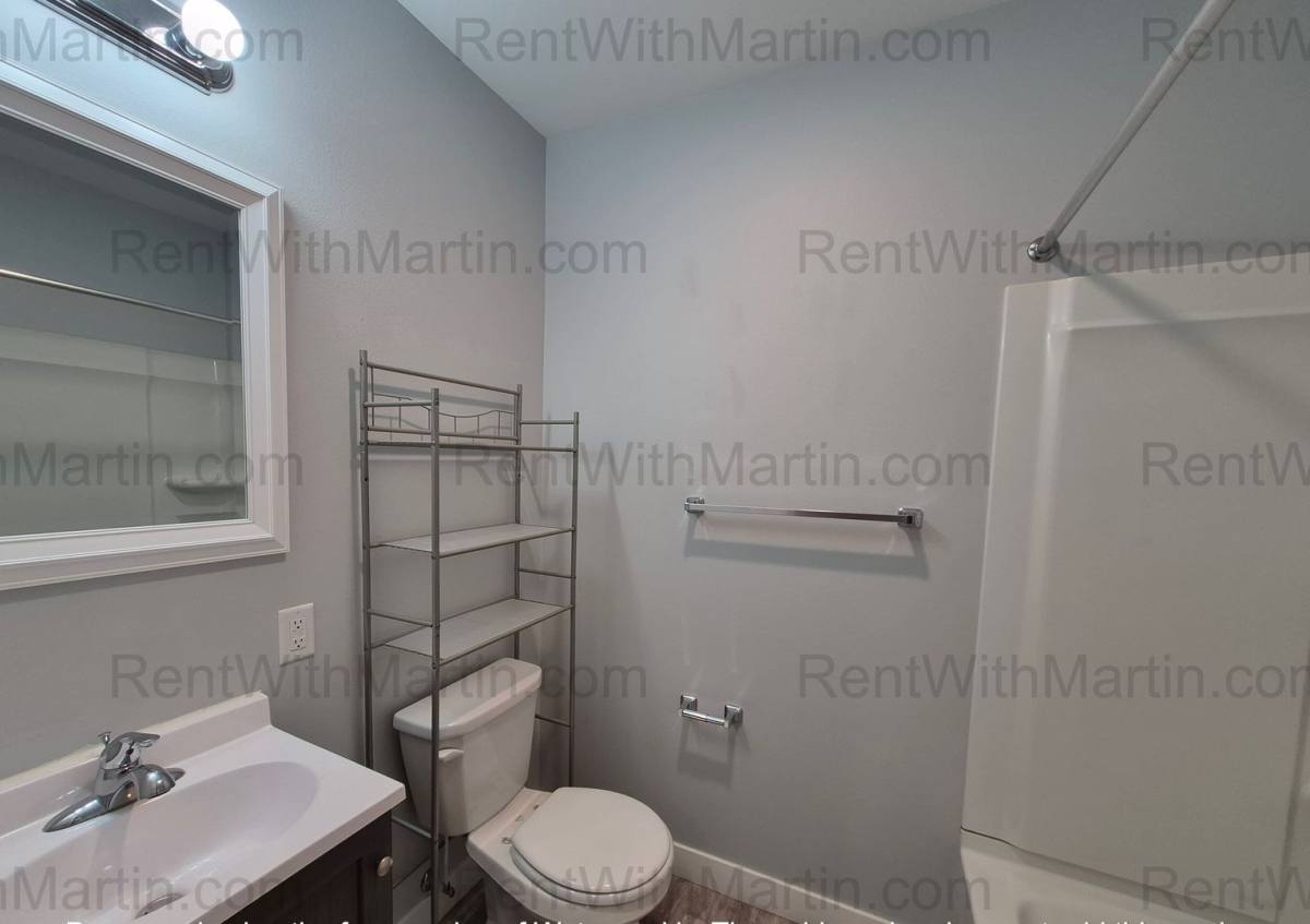 Apartment for rent at 16 S Frederick, Oelwein, IA 50662
