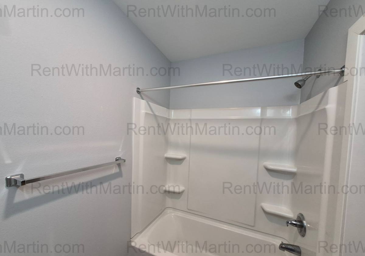 Apartment for rent at 16 S Frederick, Oelwein, IA 50662