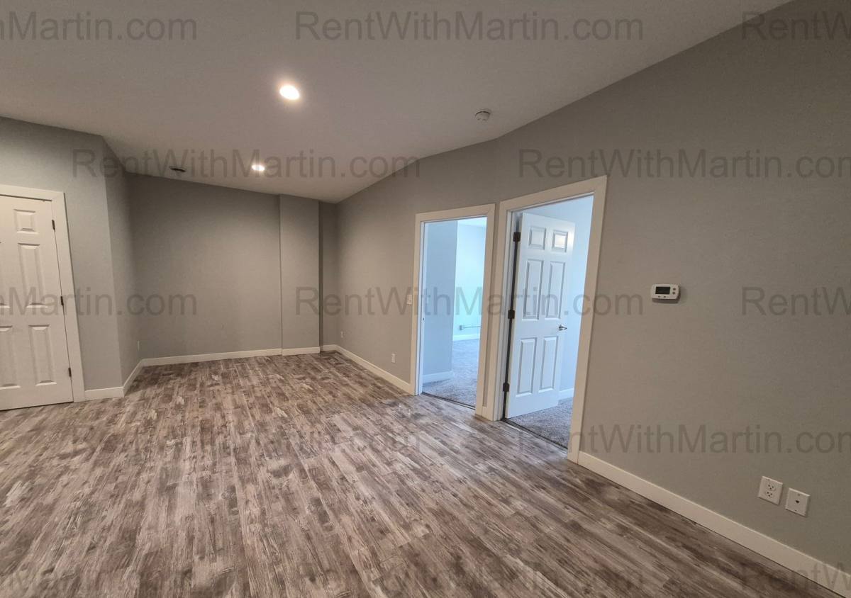 Apartment for rent at 16 S Frederick, Oelwein, IA 50662