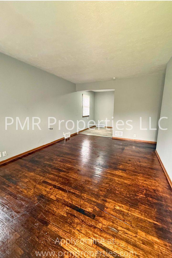 Apartment for rent at 4461 Redman Ave, Omaha, NE 68111