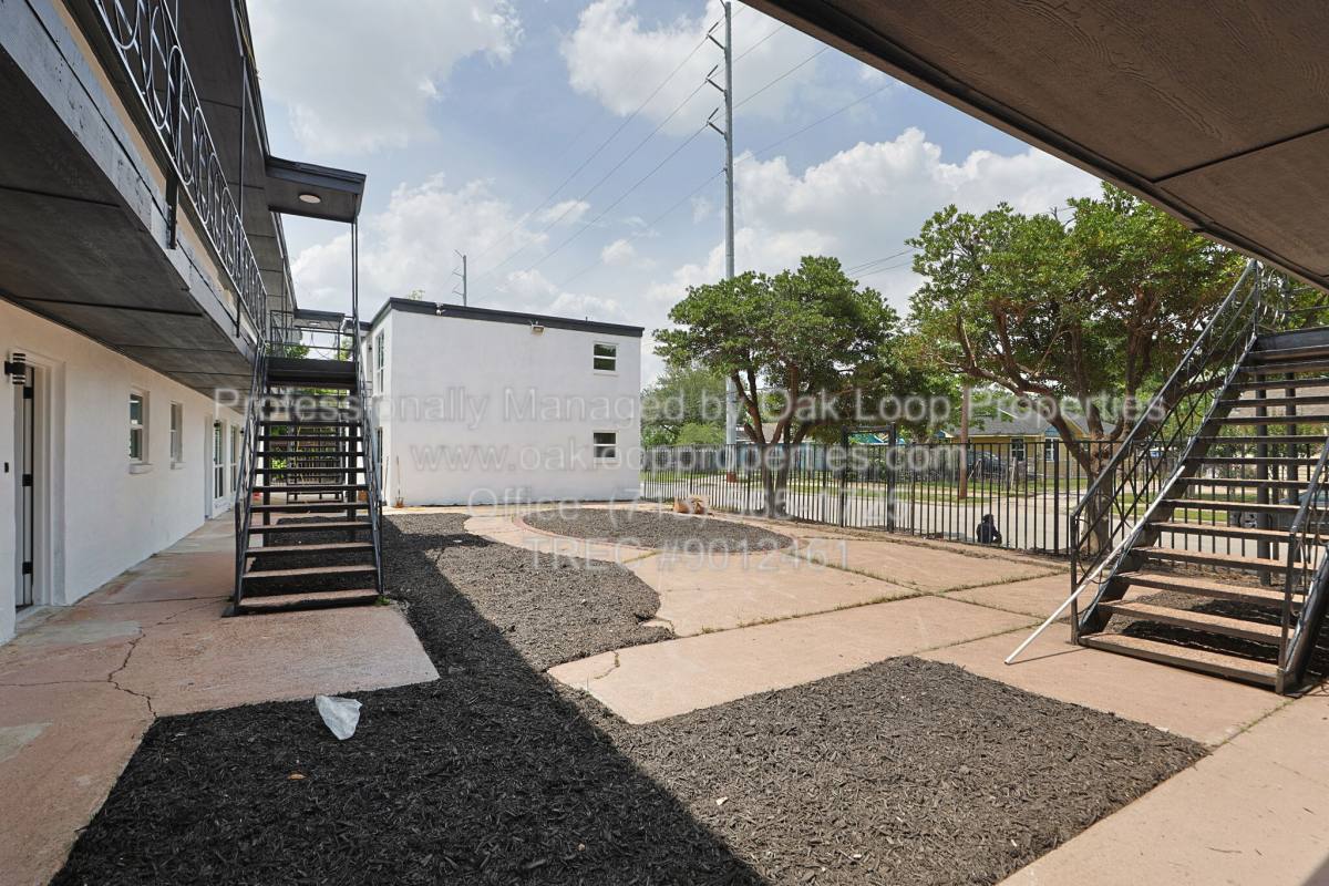 Apartment for rent at 6840 Fairway Dr, Houston, TX 77087