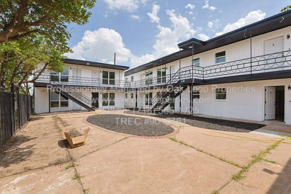 Apartment for rent at 6840 Fairway Dr, Houston, TX 77087