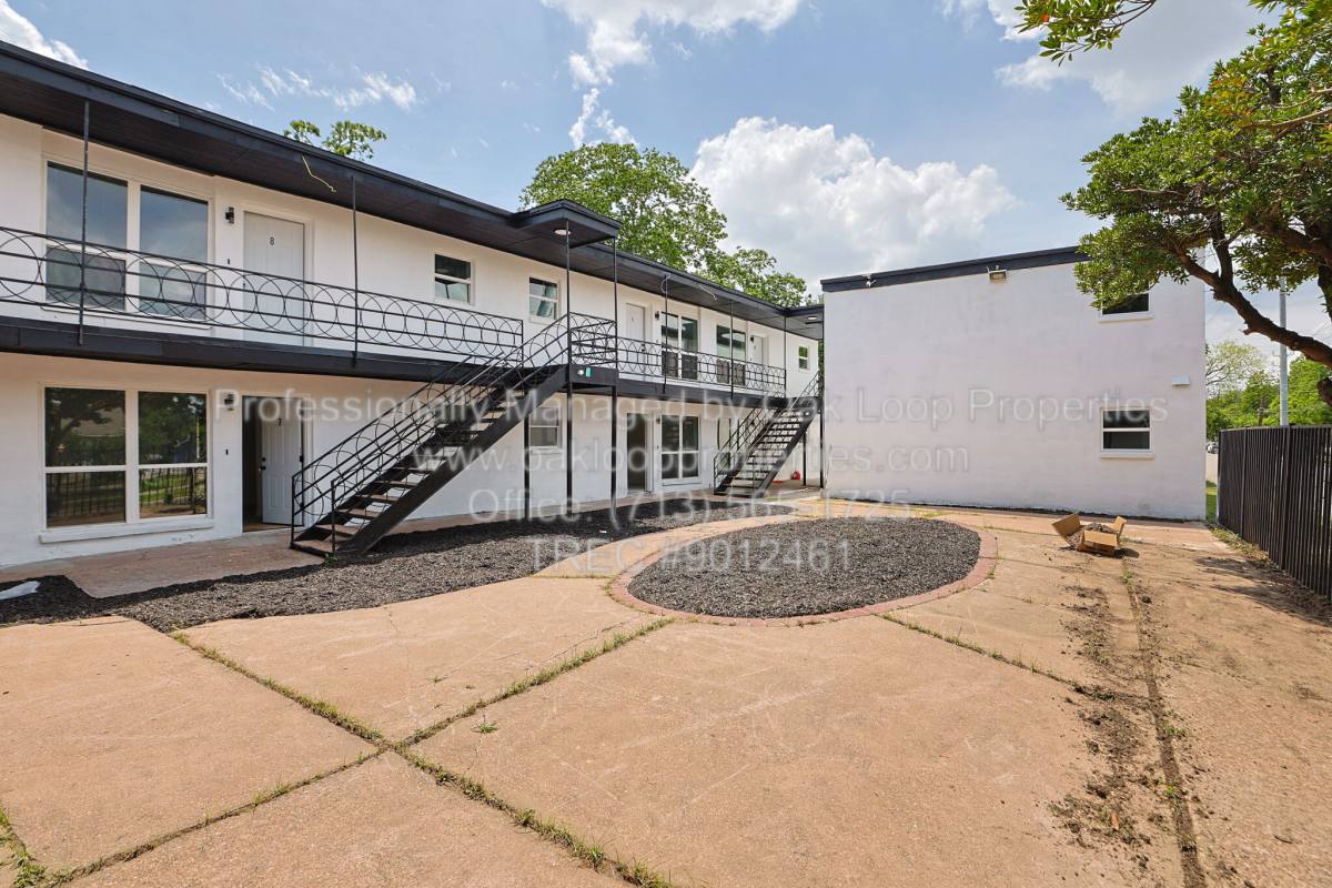 Apartment for rent at 6840 Fairway Dr, Houston, TX 77087