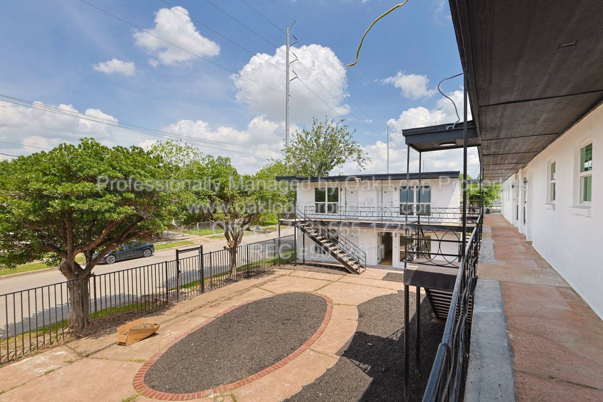 Apartment for rent at 6840 Fairway Dr, Houston, TX 77087