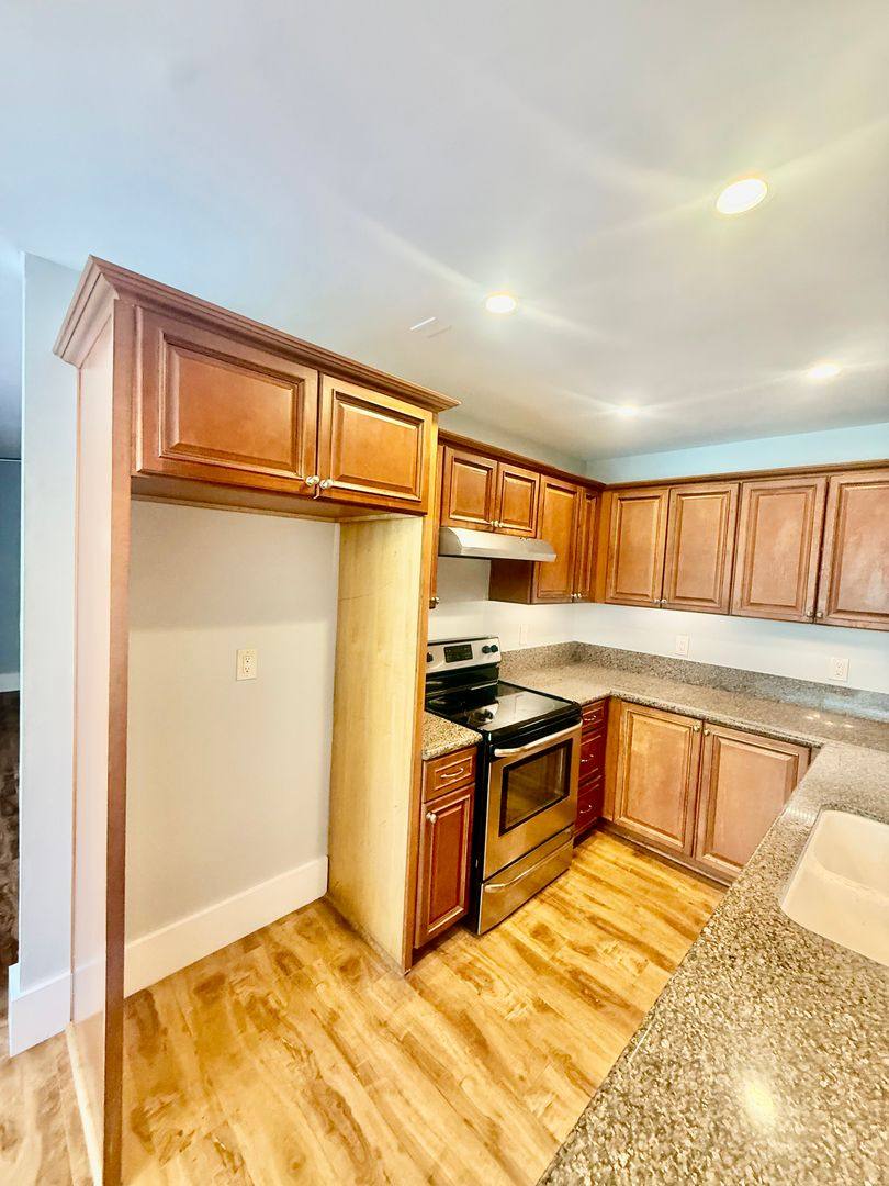 Apartment for rent at 1516 E 2nd St, Long Beach, CA 90802