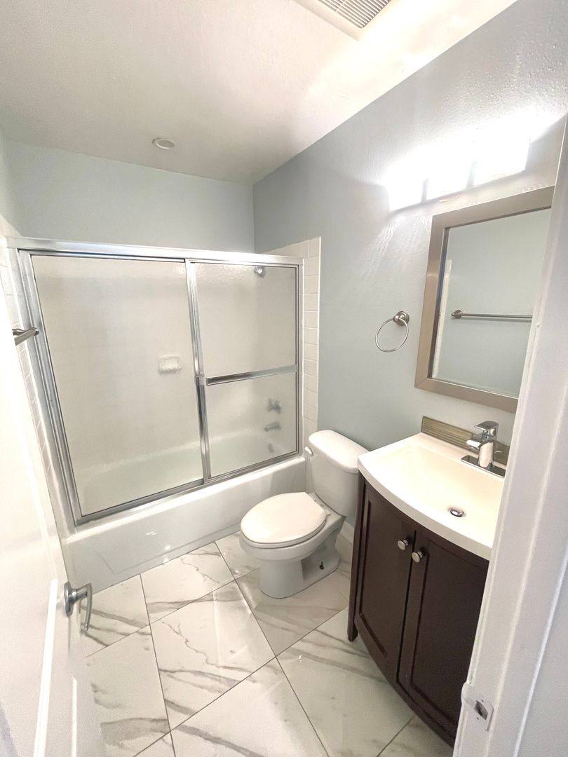 Townhouse for rent at 1029 Mira Mar Ave, Long Beach, CA 90804