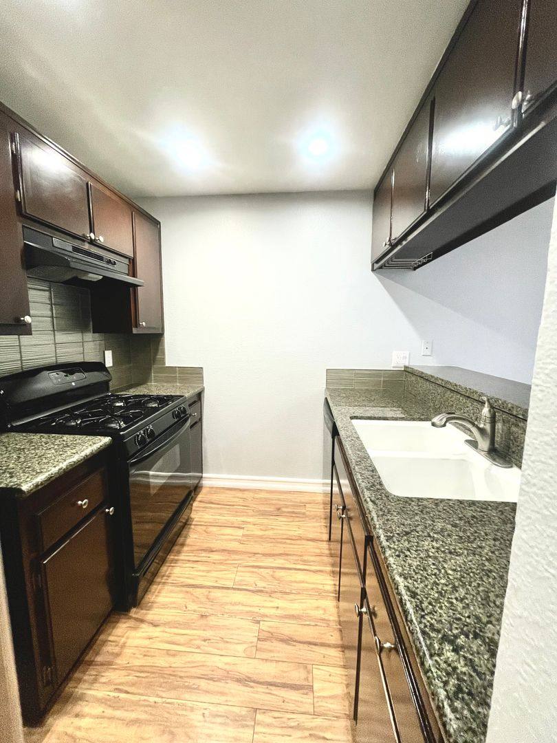 Townhouse for rent at 1029 Mira Mar Ave, Long Beach, CA 90804