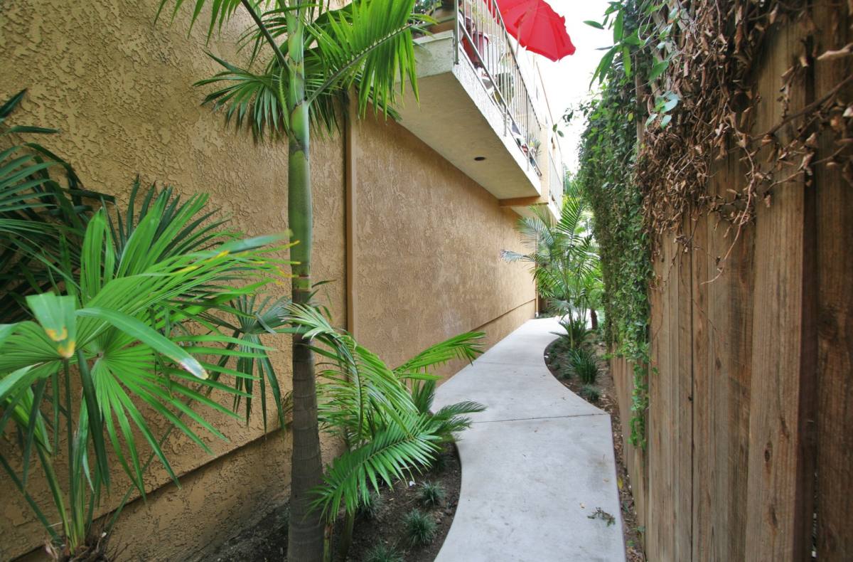 Townhouse for rent at 1029 Mira Mar Ave, Long Beach, CA 90804