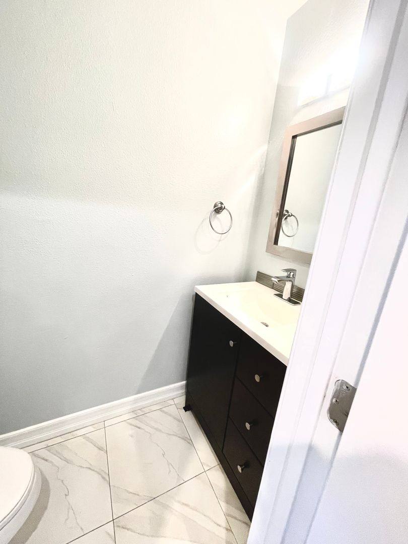 Townhouse for rent at 1029 Mira Mar Ave, Long Beach, CA 90804