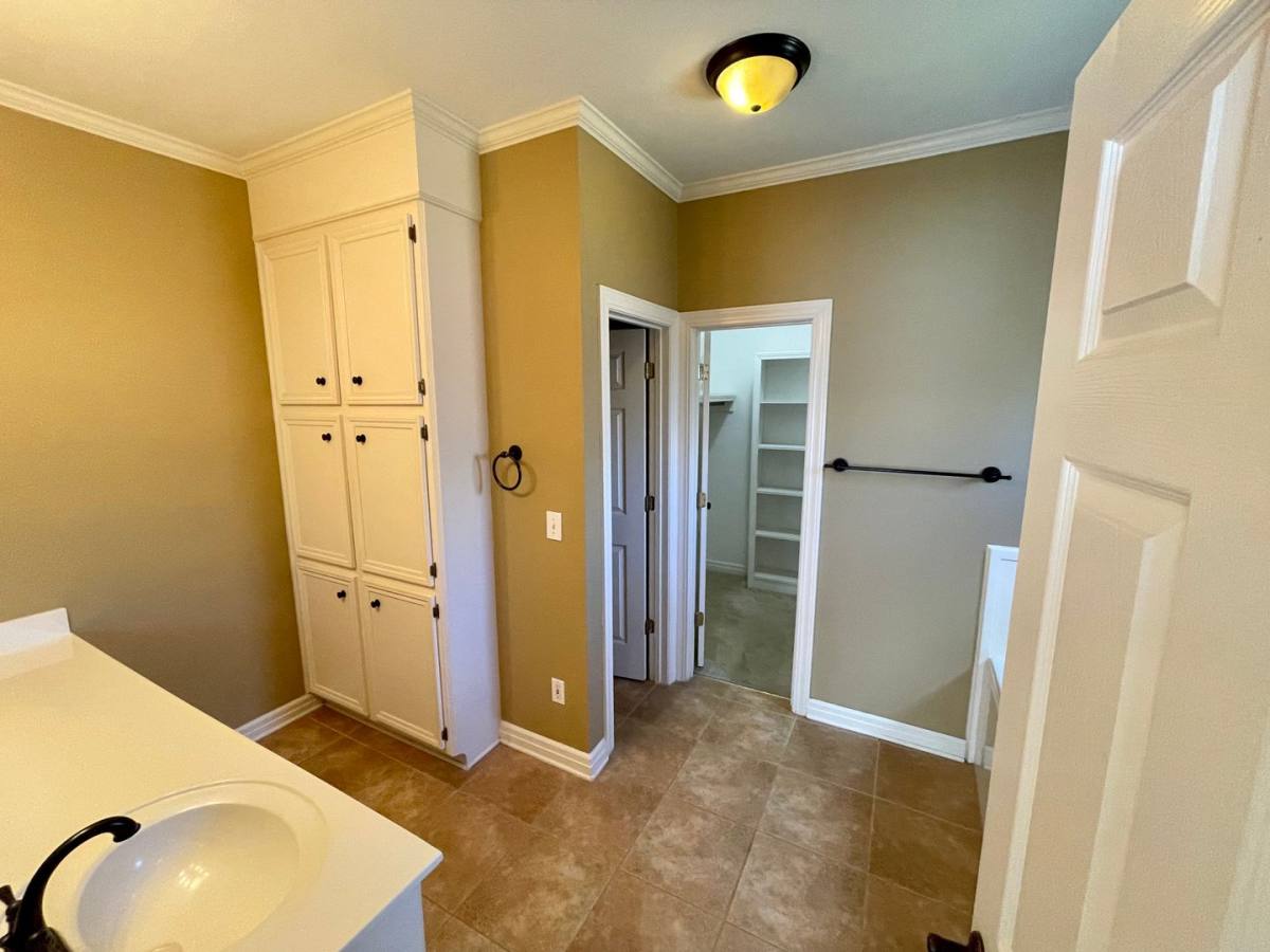 House for rent at 1013 N Azalea Dr, Madison, MS 39110